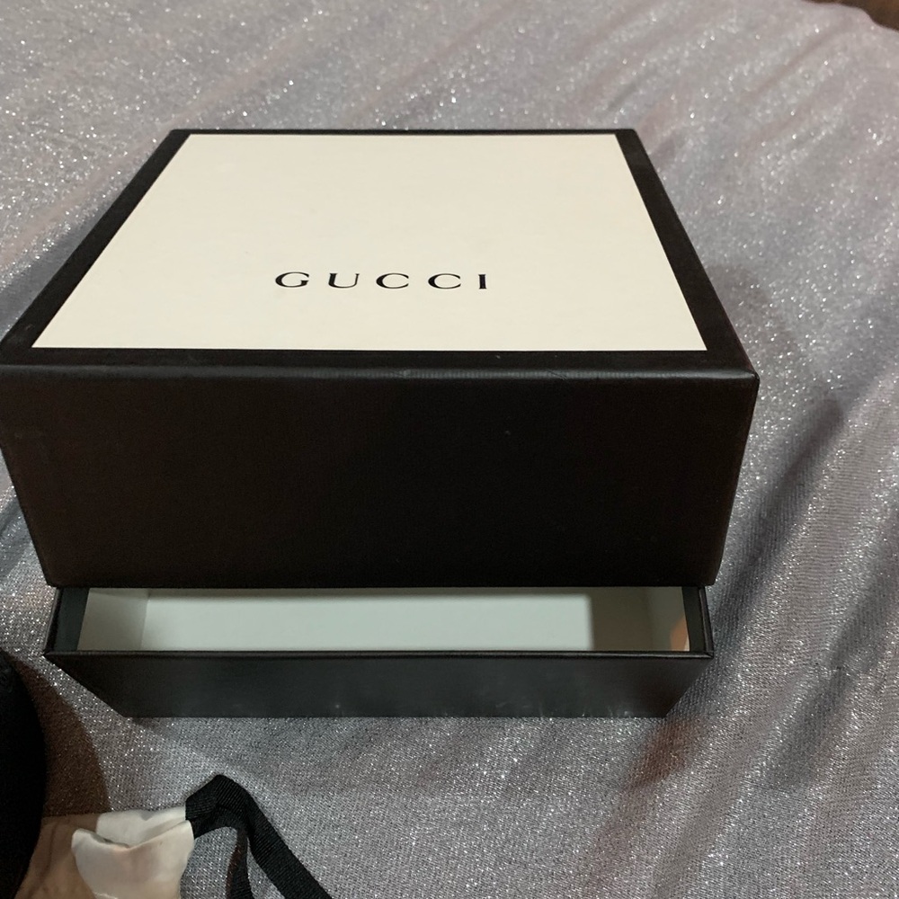 Gucci Black Leather Belt with Silver Logo Buckle - Picture 4 of 13